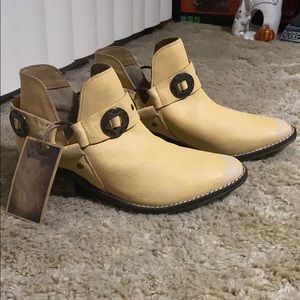 NWT Vintage 7 by Seven7 La Cienega ankle boots